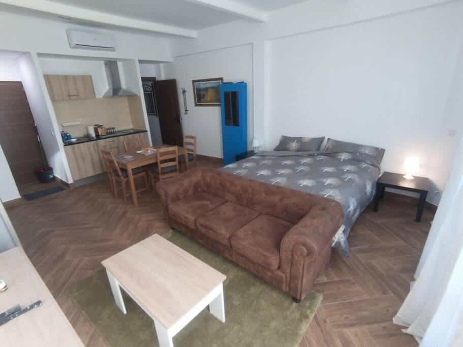 Mini Loft Apartment Becerril de la Sierra Bagian luar foto